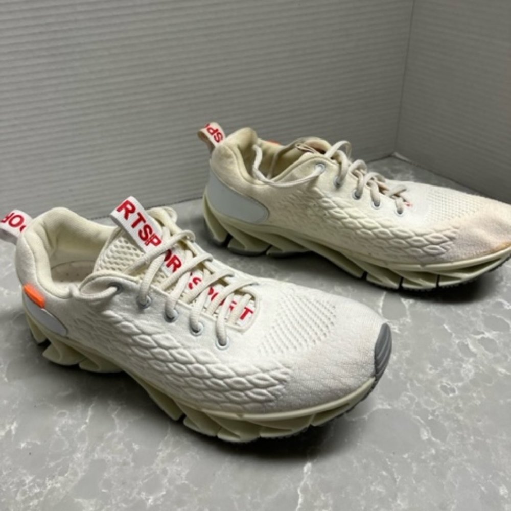 MEN SIZE 10.5 GYM SPORT WHITE SHOES DRAGON SCALE HEEL BOOST 350 V2 STYLE KNIT